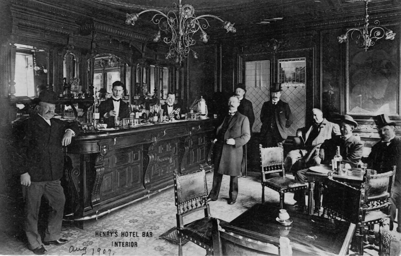 Henry’s Bar Primary Image